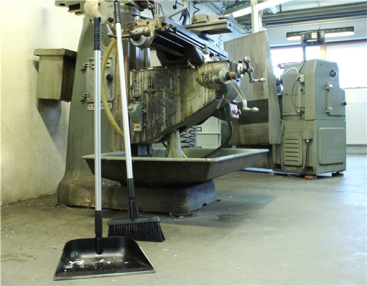 Совок Vikan (330мм, черный)