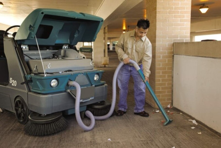 Подметальная машина Tennant S20