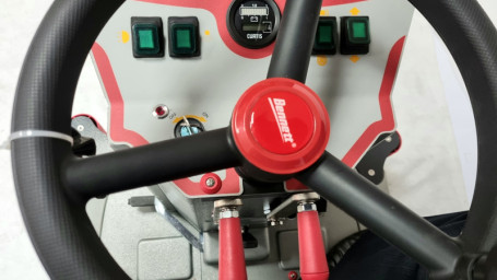 Подметальна машина Bennett Tornado 700bd