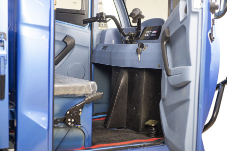 Трицикл электрический Rutrike КАРГО Кабина Дуал (черный)