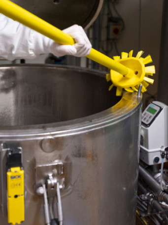 Щетка Vikan UST (190мм, жесткий, желтый)