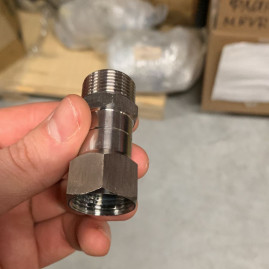 Переходник вращающийся М22х1.5ш-1/4г (нерж) TOR