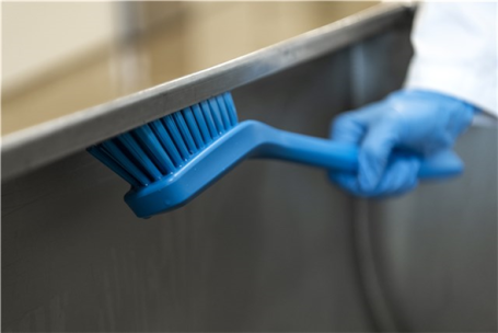 Щетка с длинной ручкой Vikan (420мм, синий)