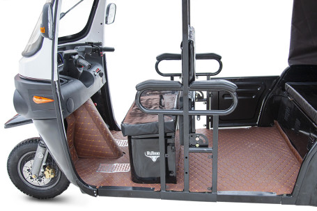 Трицикл электрический Rutrike Рикша NEW 60V1800W (черно-белый)