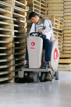 Подметальная машина Comac CS 60 B