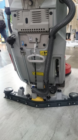 Поломоечная машина Comac Versa 65 BT (108Ач, Li)