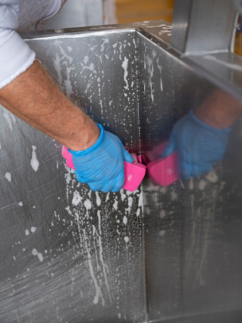 Щетка ручная UST Vikan (176мм, жесткий, розовый)