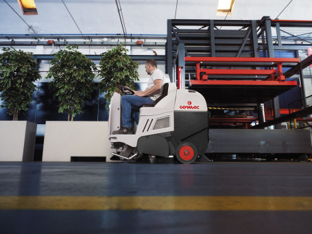 Подметальная машина Comac CS700 B