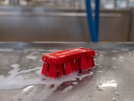 Щетка ручная UST Vikan (176мм, жесткий, красный)