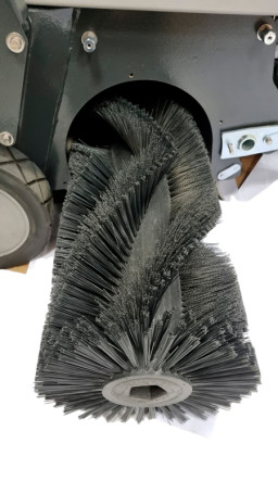 Подметальна машина Bennett Tornado 700bd (300Ач Li)