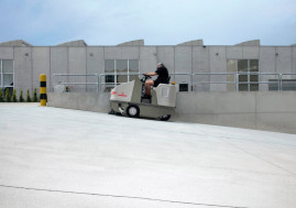 Подметальная машина Comac CS 80 BIFUEL