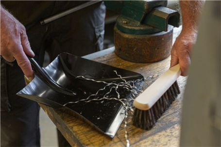 Совок Vikan (245мм, черный) (558552)