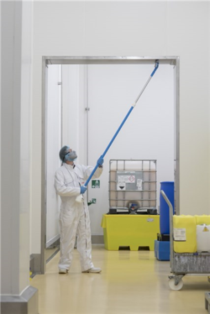 Ручка телескопическая Vikan (d32мм, красный, подв. воды)