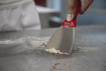 Скребок IGEAX ручной (нерж, 110мм, красный)