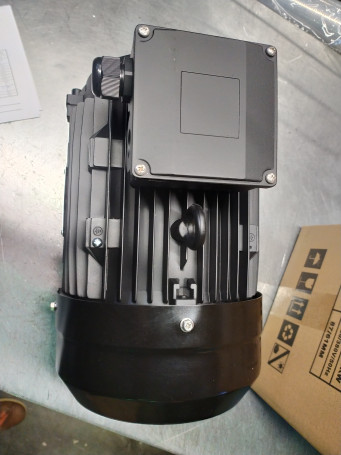 Электродвигатель Titan (5.5кВт, 380/220В, 1450об/мин, п.в. 24мм, Dфл 87мм, H112)